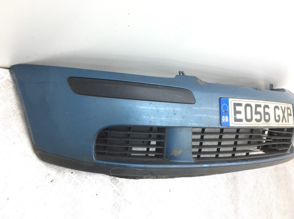 Бампер передний бу для Volkswagen Golf 5 1.6 i,  2006 г.