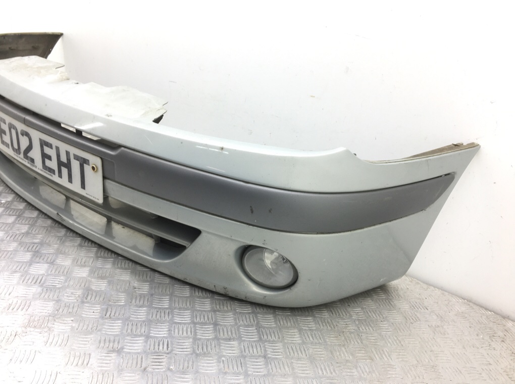 Бампер передний бу для Renault Scenic  1.6 i,  2002 г.