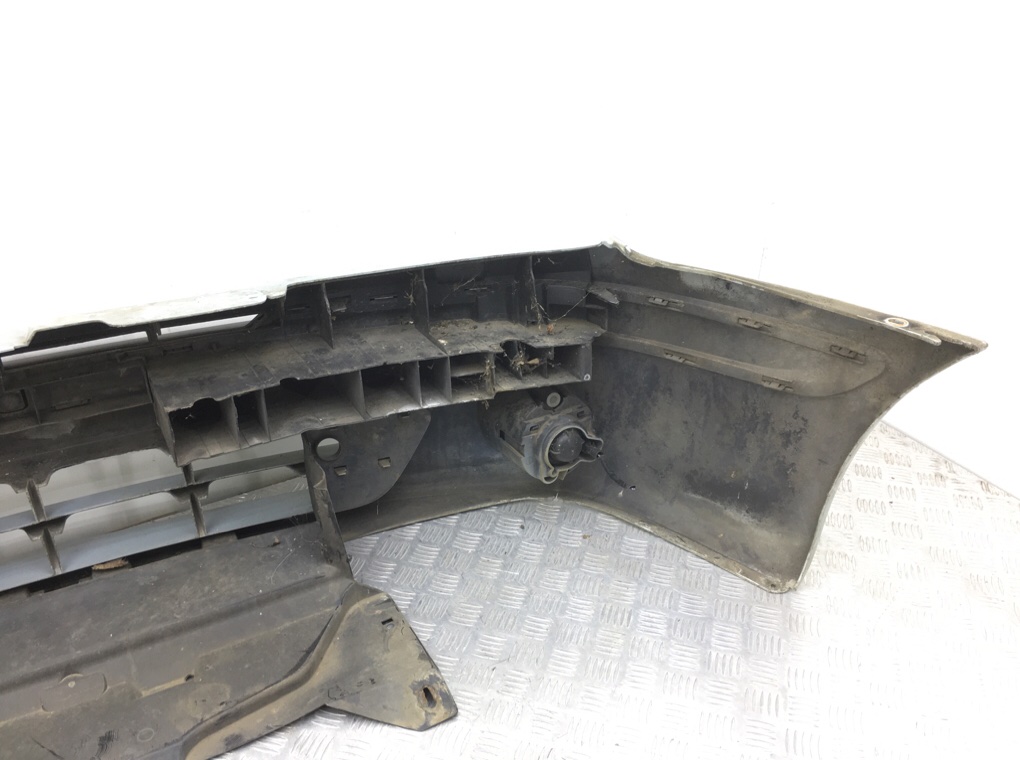 Бампер передний бу для Renault Scenic  1.6 i,  2002 г.