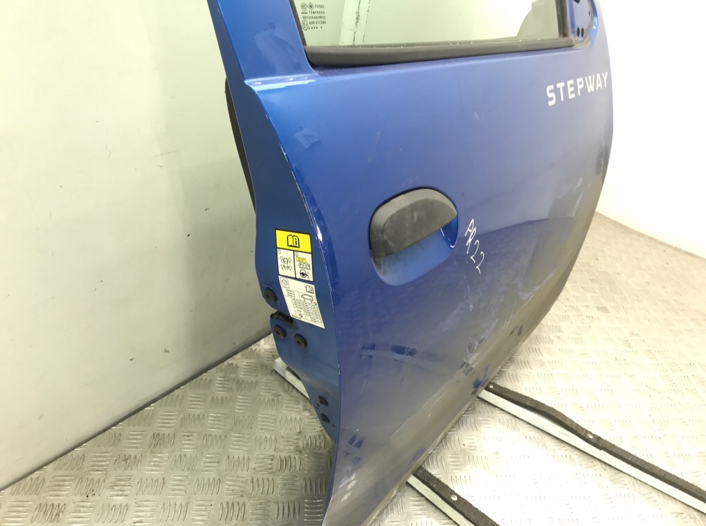 Дверь передняя правая бу для Dacia Sandero  0.9 TCE,  2016 г.
