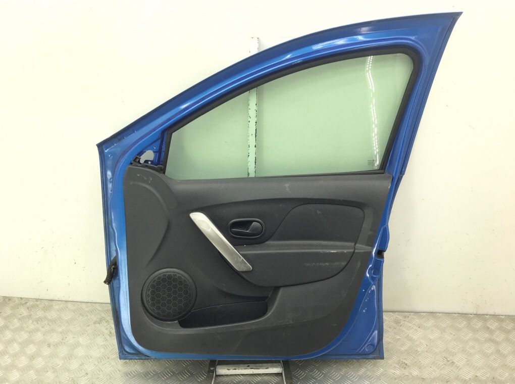 Дверь передняя правая бу для Dacia Sandero  0.9 TCE,  2016 г.