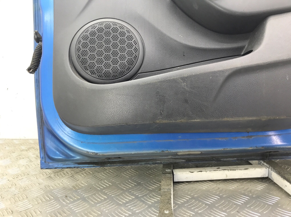 Дверь передняя правая бу для Dacia Sandero  0.9 TCE,  2016 г.