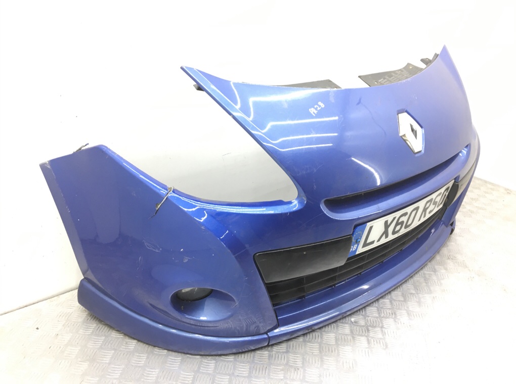 Бампер передний бу для Renault Clio  1.5 DCi,  2010 г.