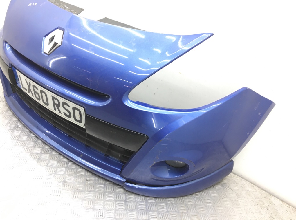 Бампер передний бу для Renault Clio  1.5 DCi,  2010 г.