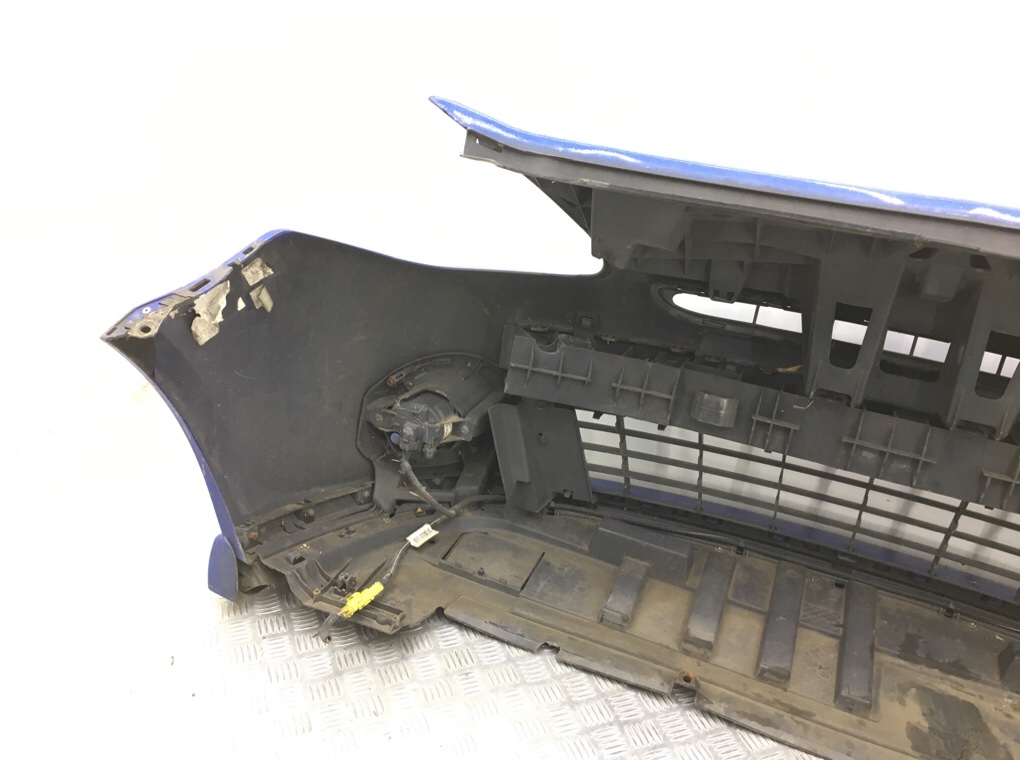 Бампер передний бу для Renault Clio  1.5 DCi,  2010 г.