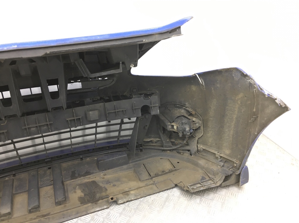 Бампер передний бу для Renault Clio  1.5 DCi,  2010 г.