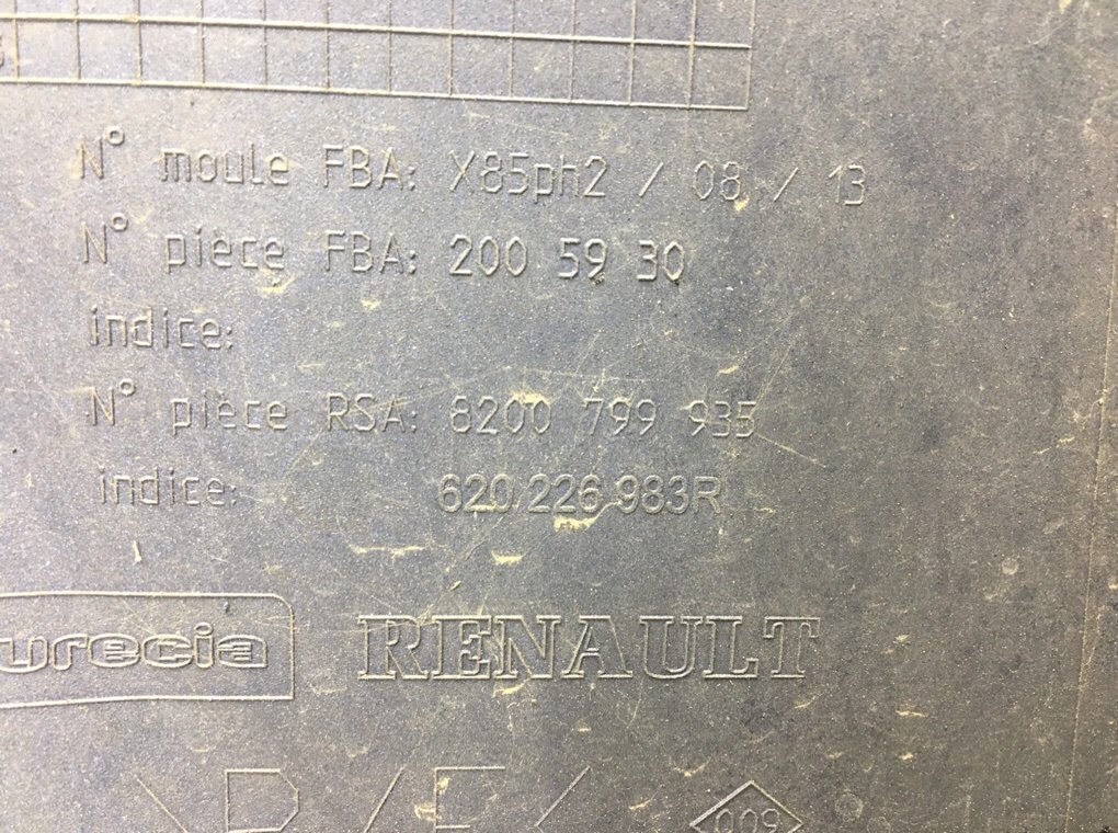 Бампер передний бу для Renault Clio  1.5 DCi,  2010 г.