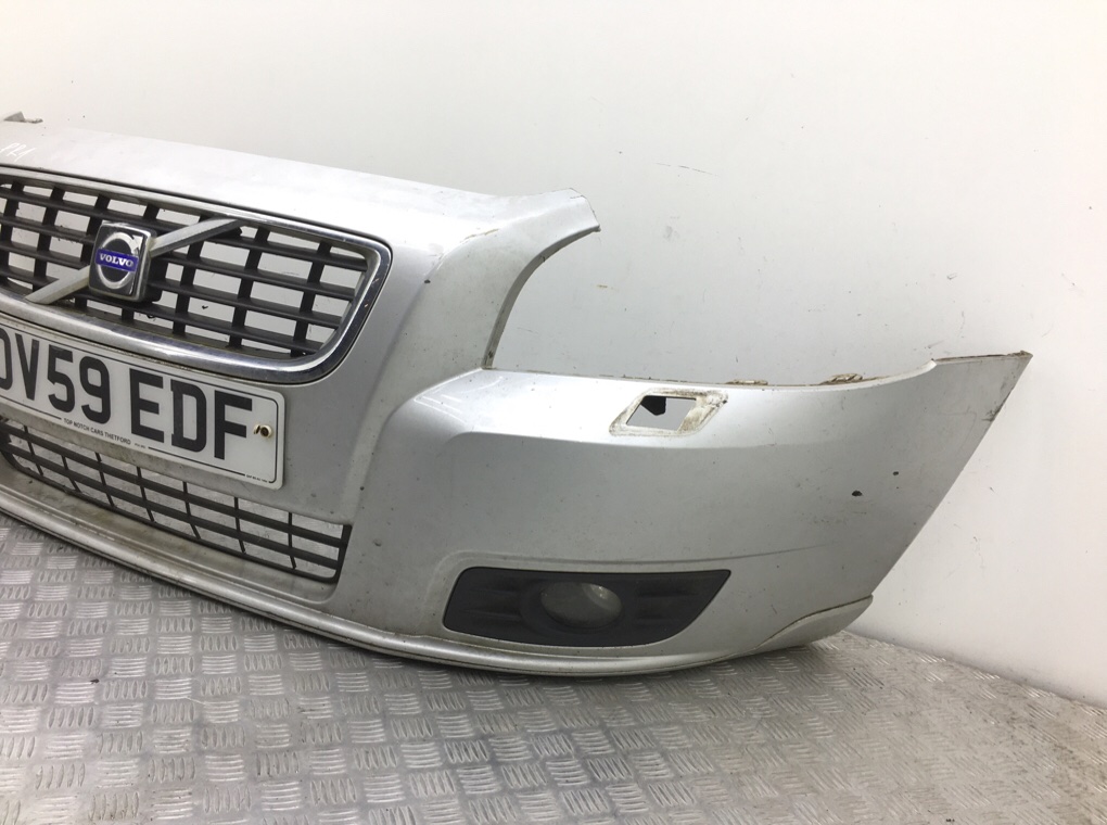 Бампер передний бу для Volvo V50  2.0 TD,  2009 г.