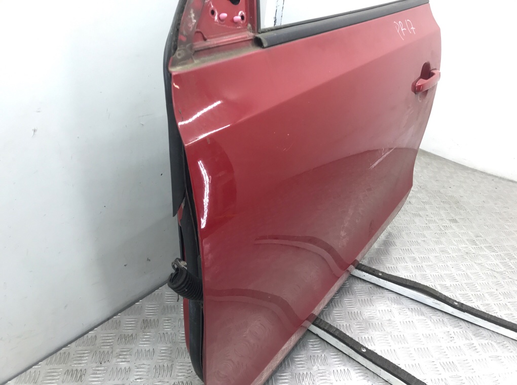 Дверь передняя левая бу для Hyundai i30  1.4 i,  2009 г.