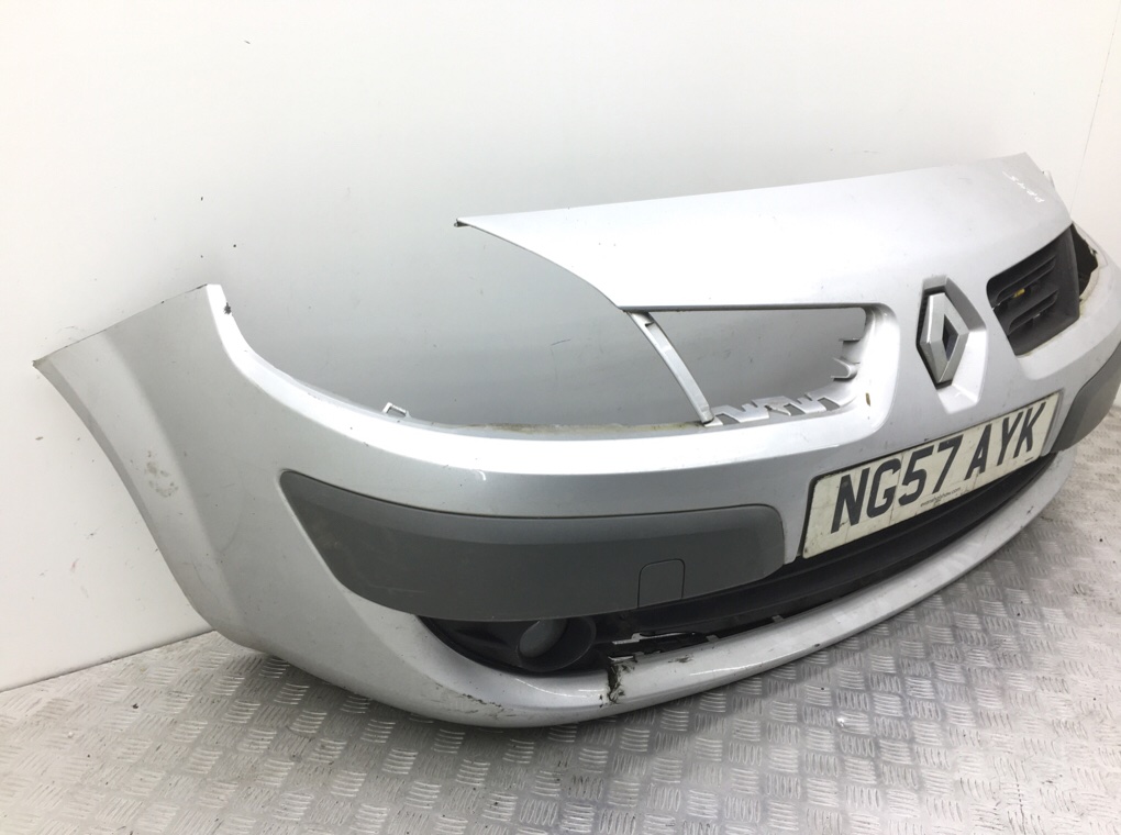 Бампер передний бу для Renault Scenic  1.6 i,  2007 г.