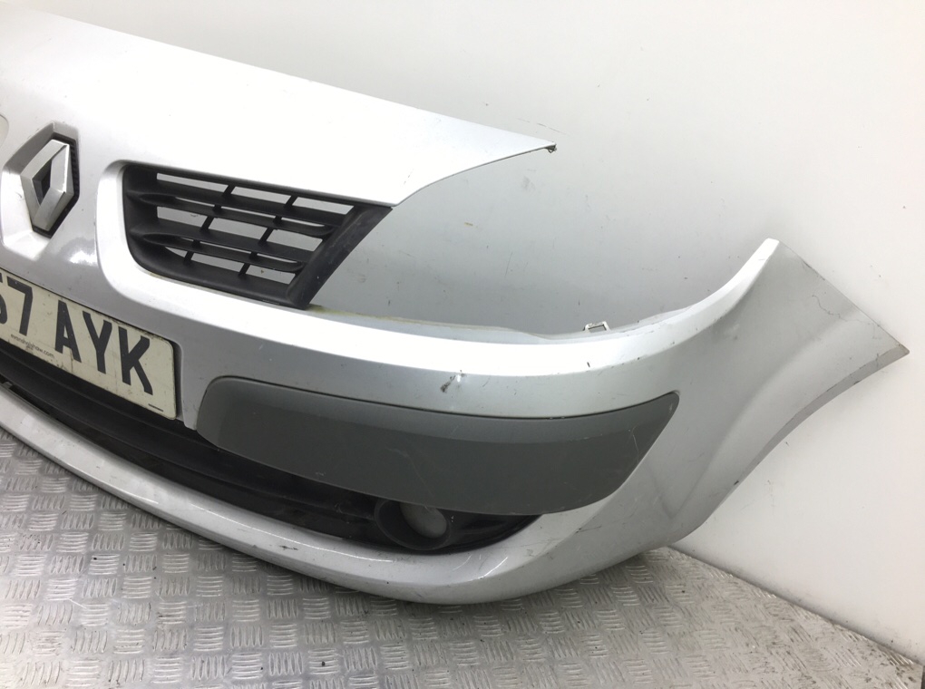 Бампер передний бу для Renault Scenic  1.6 i,  2007 г.