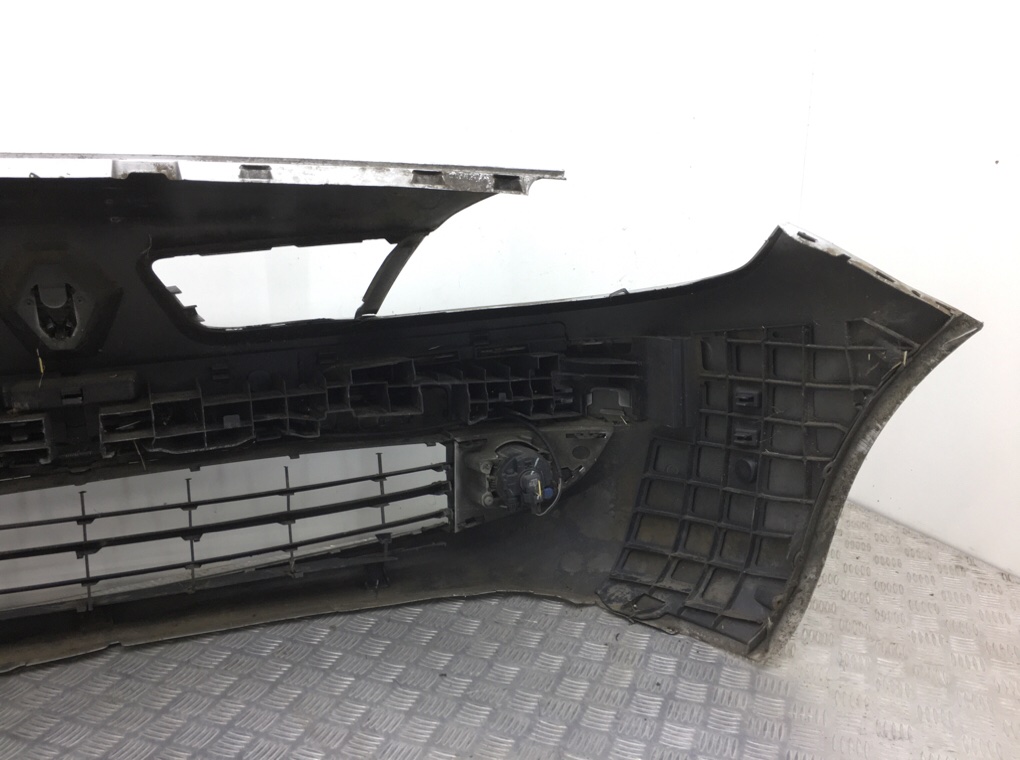 Бампер передний бу для Renault Scenic  1.6 i,  2007 г.