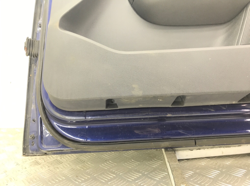 Дверь передняя правая бу для Volkswagen Golf 5 1.6 FSI,  2007 г.