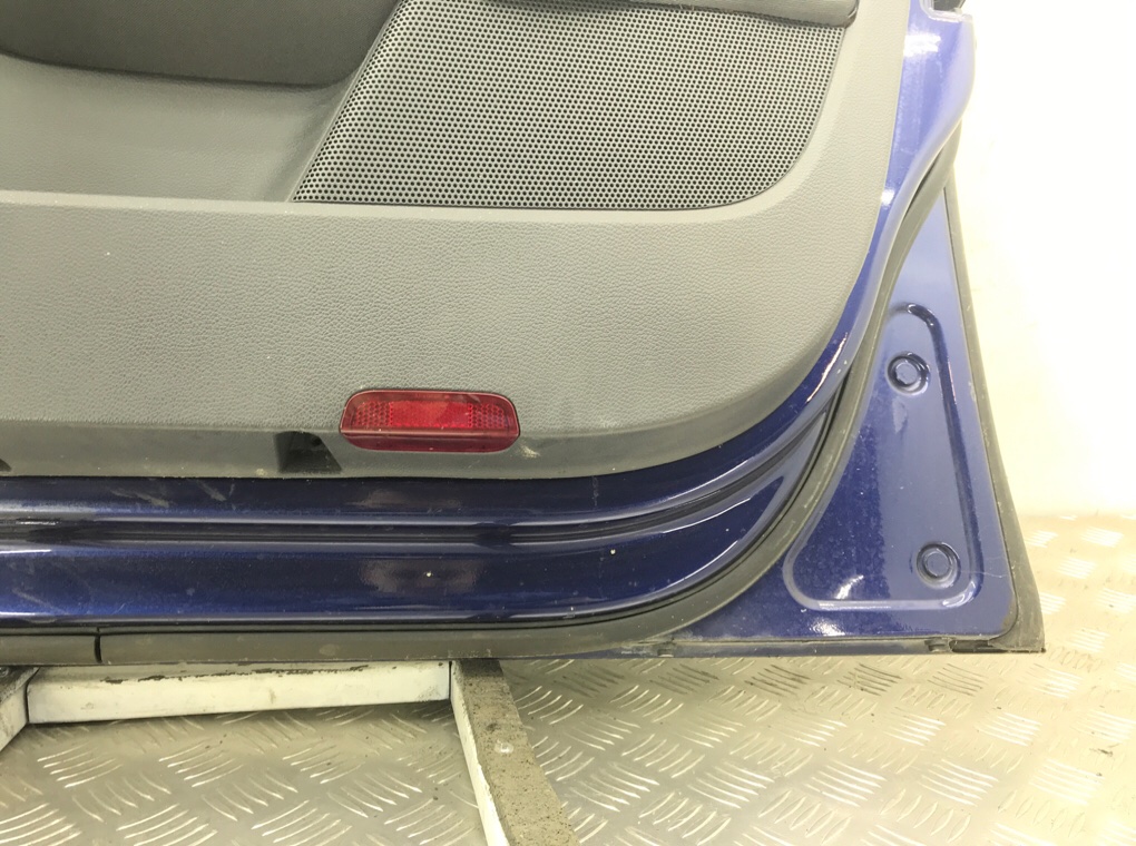 Дверь передняя правая бу для Volkswagen Golf 5 1.6 FSI,  2007 г.