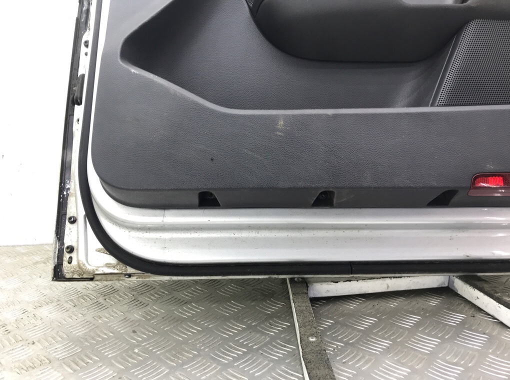 Дверь передняя правая бу для Volkswagen Golf 5 2.0 TDi,  2005 г.