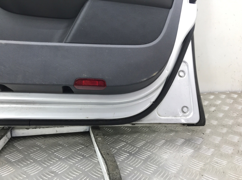 Дверь передняя правая бу для Volkswagen Golf 5 2.0 TDi,  2005 г.