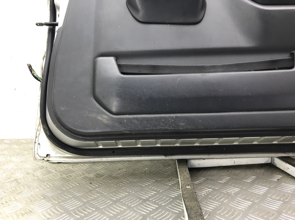 Дверь передняя правая бу для Suzuki Jimny  1.3 i,  2003 г.
