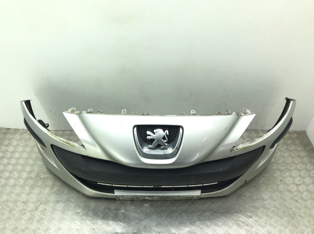 Бампер передний бу для Peugeot 308 T7 1.6 HDi,  2010 г.