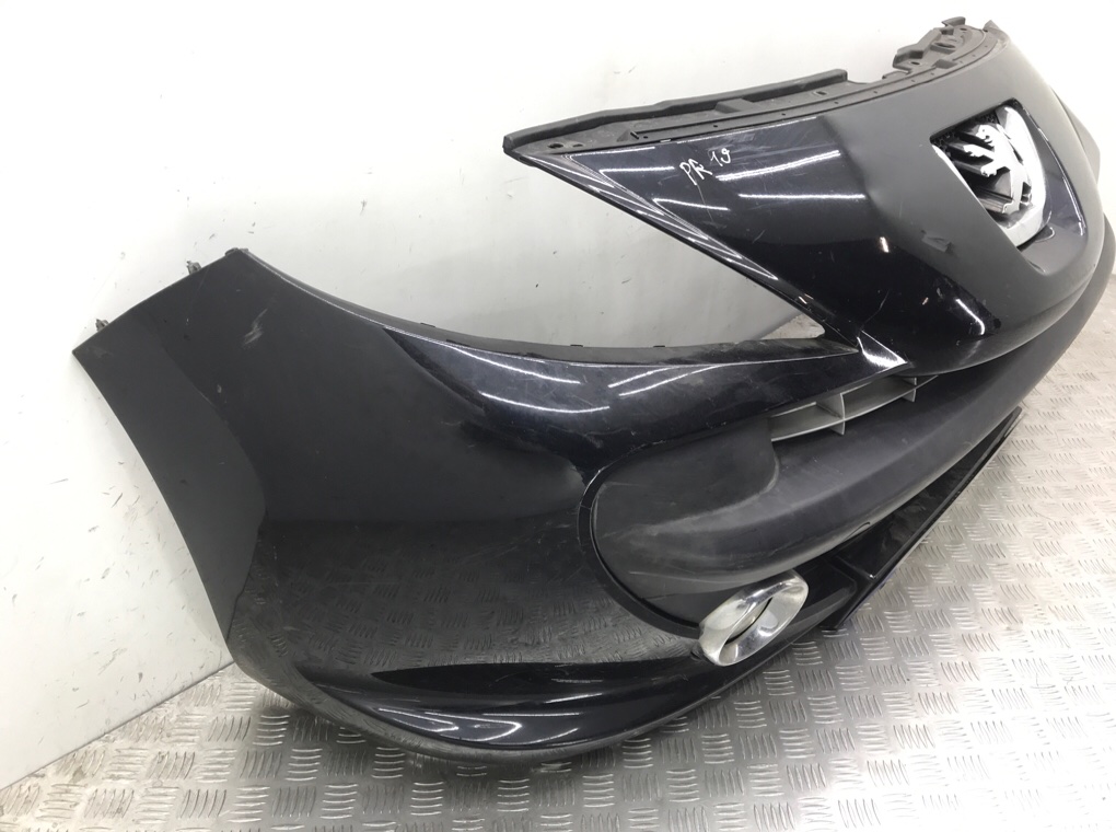 Бампер передний бу для Peugeot 207  1.4 i,  2008 г.