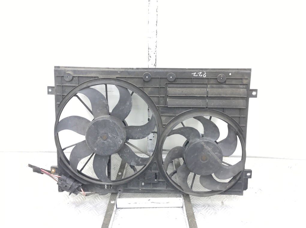 Вентилятор радиатора бу для Audi A3 8P 2.0 TDi, 2008 г.