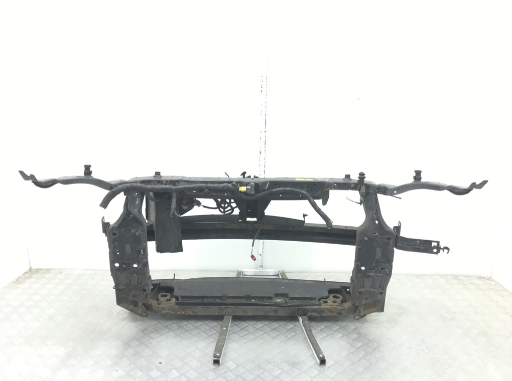 Панель передняя (телевизор) бу для Nissan Qashqai  1.5 DCi,  2011 г.