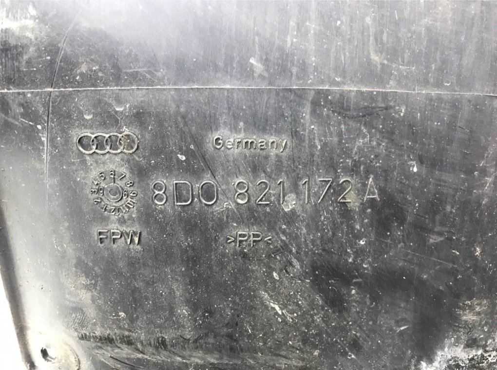 Защита арок передняя правая (подкрылок) бу для Audi A4 B5 1.8 i,  1996 г.