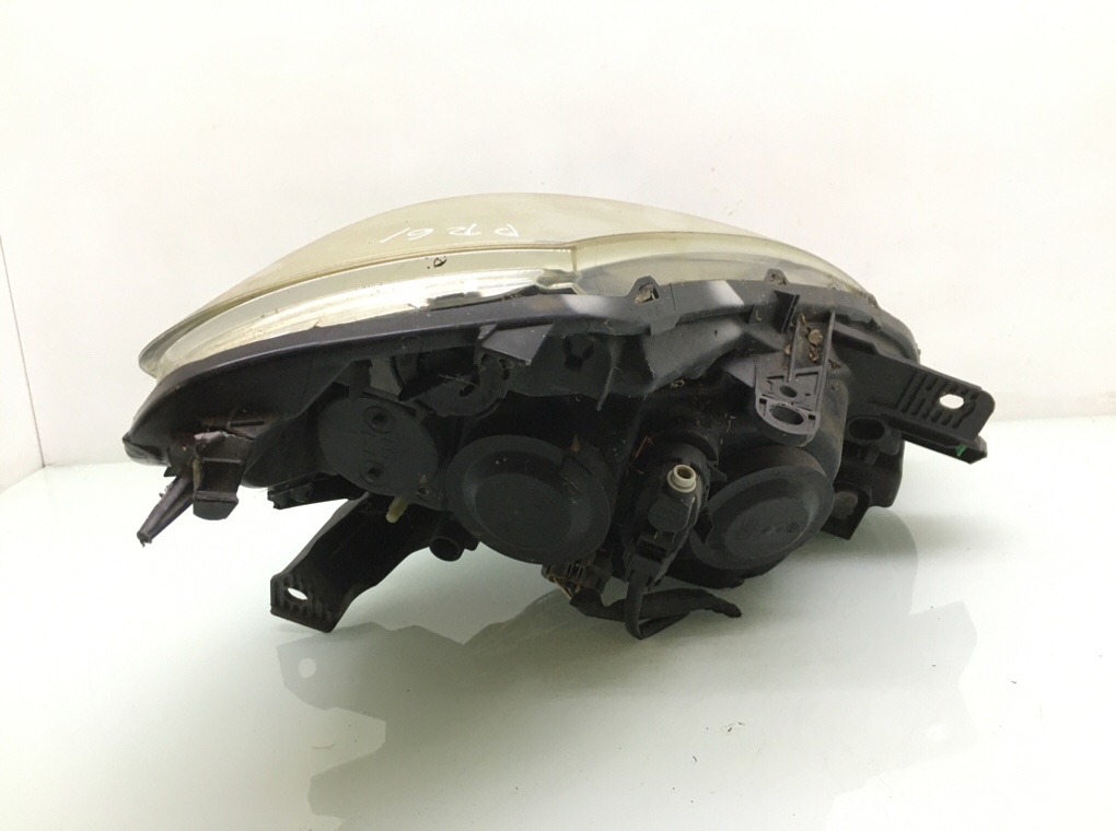 Фара левая бу для Renault Clio  1.5 DCi,  2009 г.