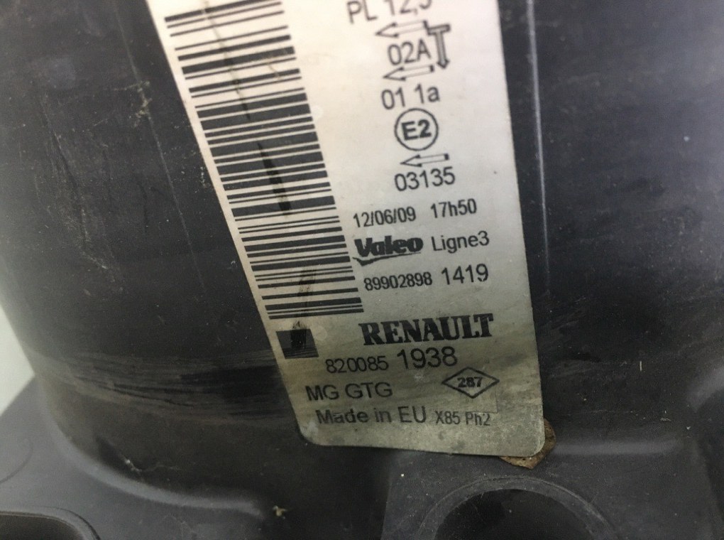 Фара левая бу для Renault Clio  1.5 DCi,  2009 г.