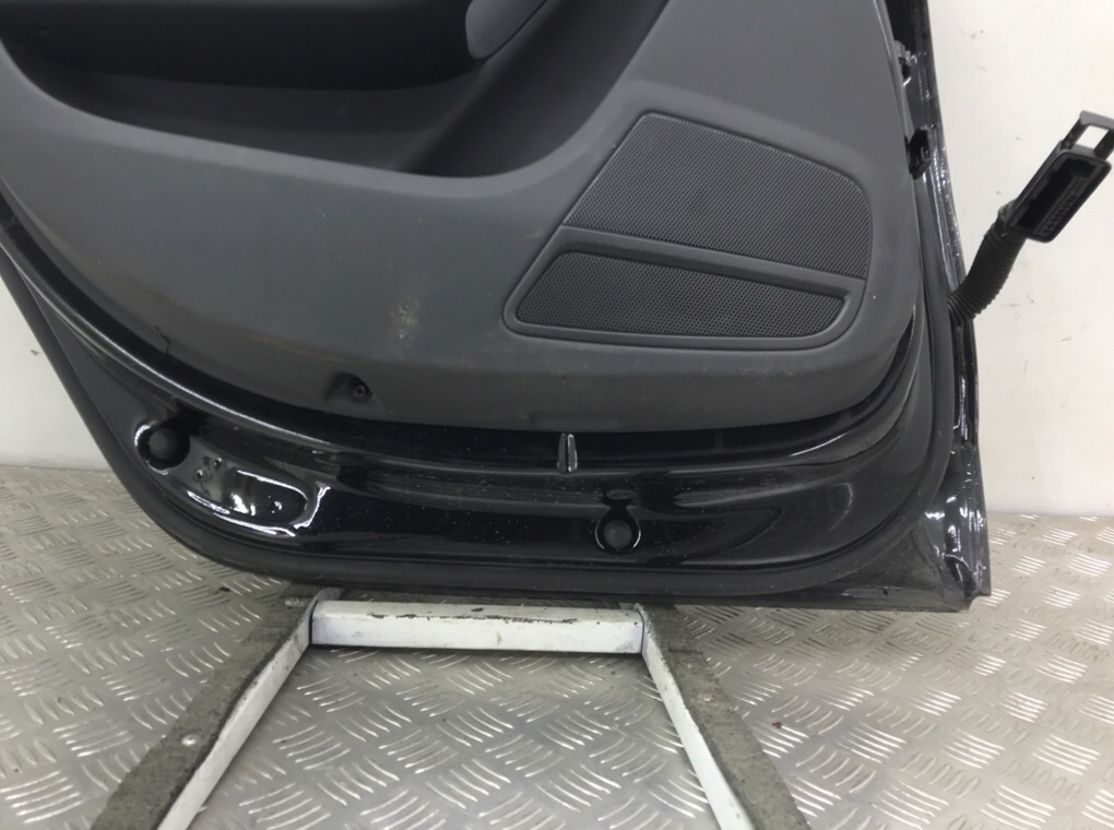 Дверь задняя левая бу для Audi A5  2.0 TDi,  2011 г.