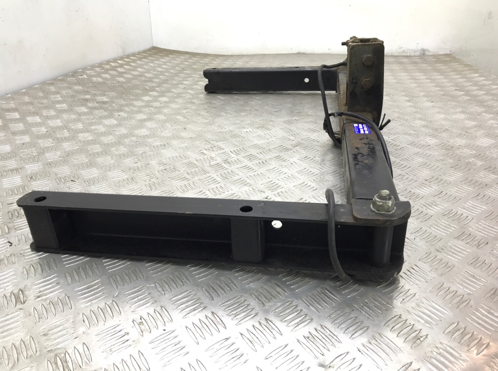Прицепное устройство (фаркоп) бу для Audi A5  2.0 TDi,  2011 г.