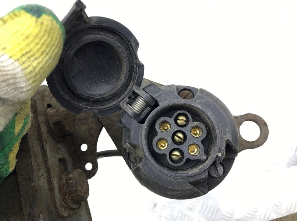 Прицепное устройство (фаркоп) бу для Audi A5  2.0 TDi,  2011 г.