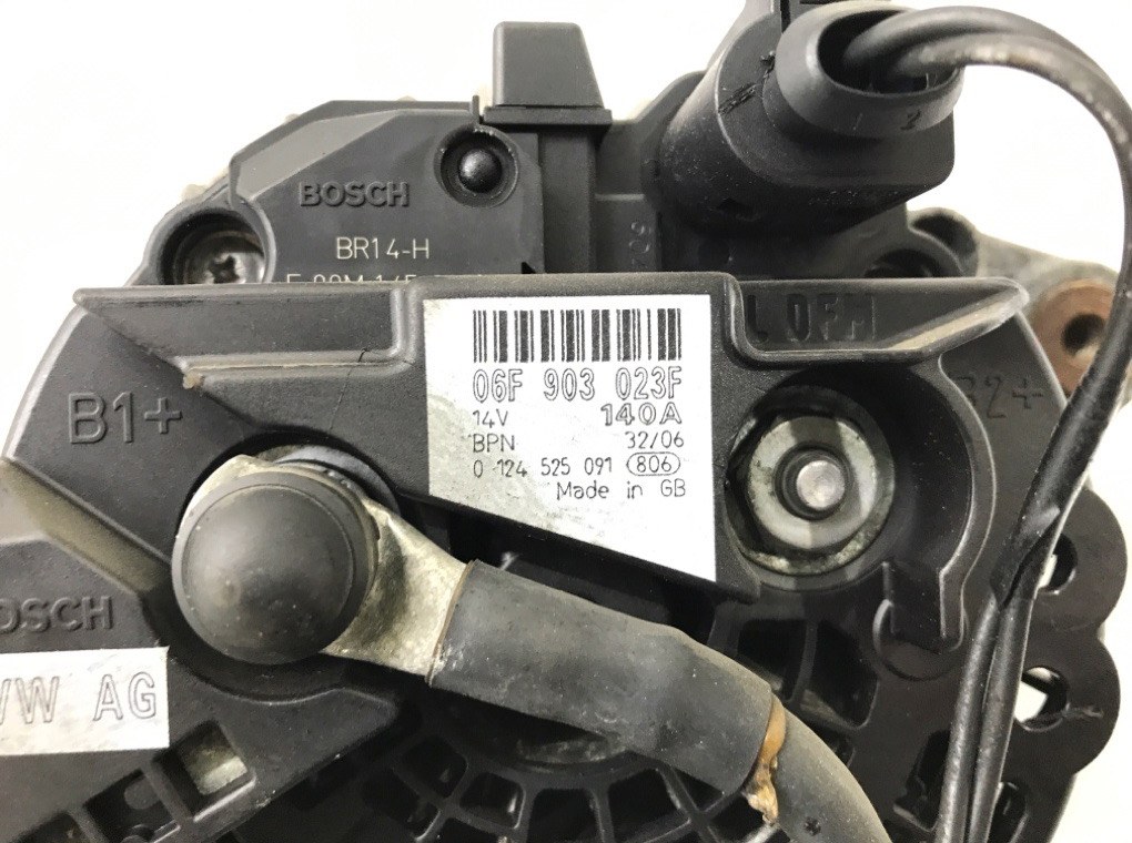 Генератор бу для Volkswagen Golf 5 2.0 TDi,  2006 г.