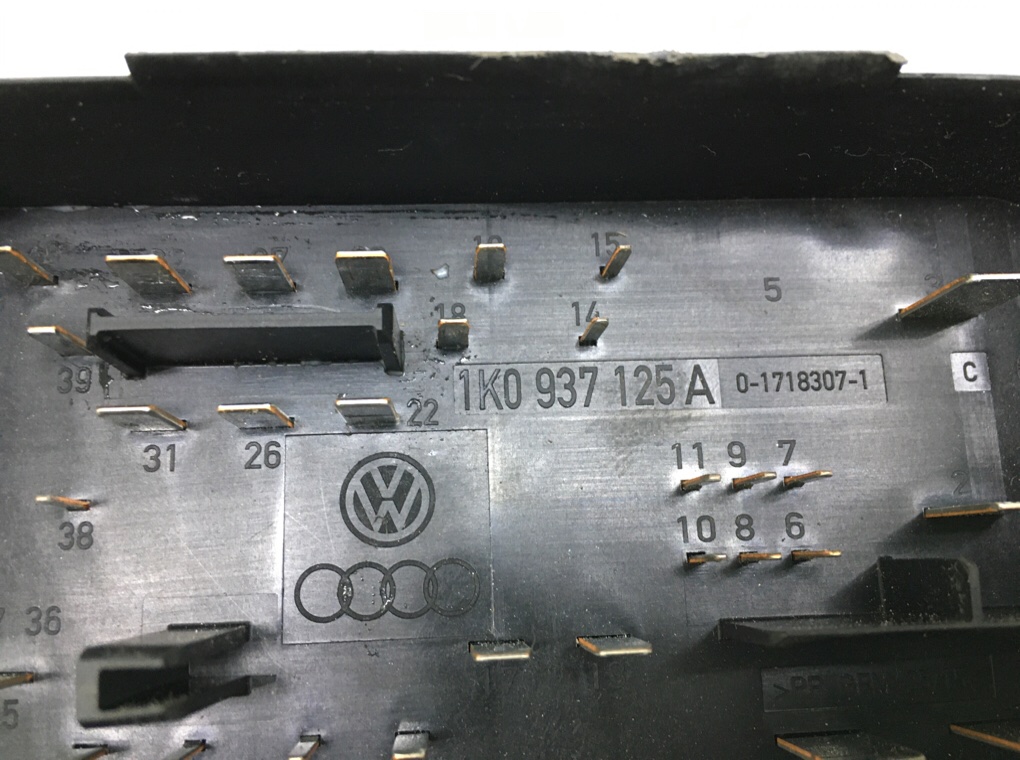 Блок предохранителей бу для Audi A3 8P 2.0 TDi,  2008 г.