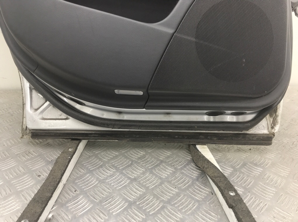 Дверь задняя левая бу для Mercedes CLS W219 3.0 CDi,  2006 г.