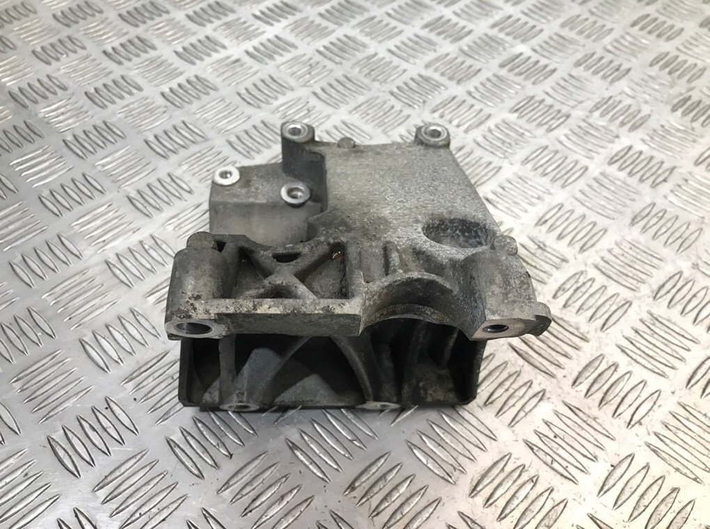 Кронштейн двигателя бу для Ford Focus 3 1.6 i,  2012 г.
