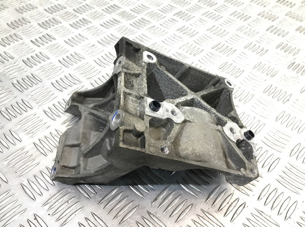 Кронштейн двигателя бу для Ford Focus 3 1.6 i,  2012 г.
