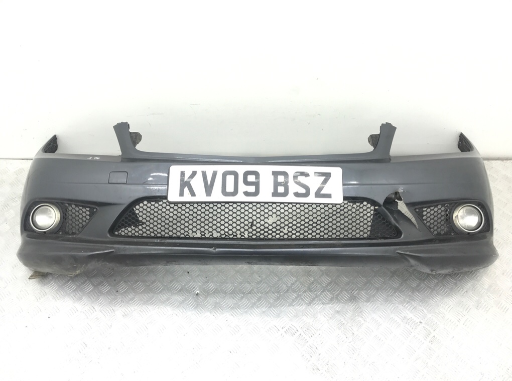 Бампер передний бу для Mercedes C W204 3.0 CDI, 2009 г.