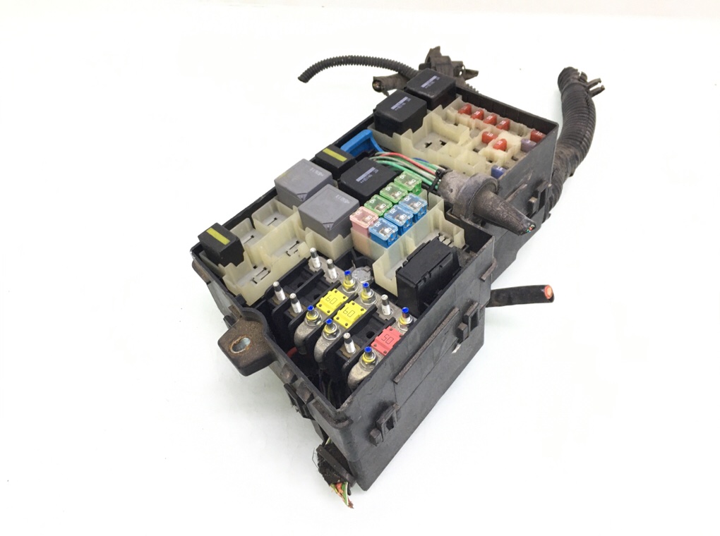 Блок предохранителей бу для Ford Focus 2 1.6 i, 2005 г. Блок предохранителей бу для Ford Focus 2 1.6 i, 2005 г.