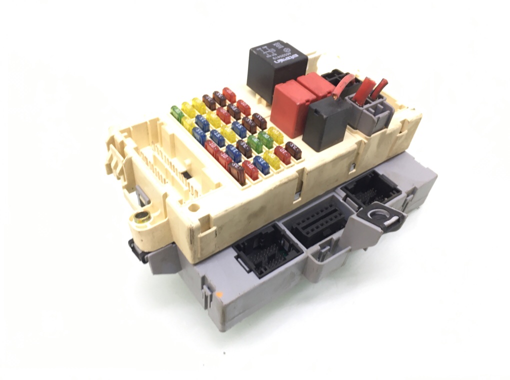 Блок предохранителей бу для Alfa Romeo 147  1.6 i,  2002 г.