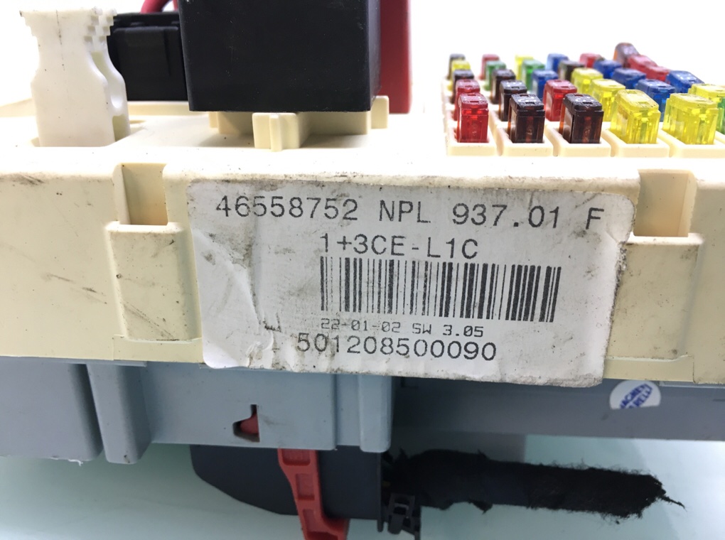 Блок предохранителей бу для Alfa Romeo 147  1.6 i,  2002 г.