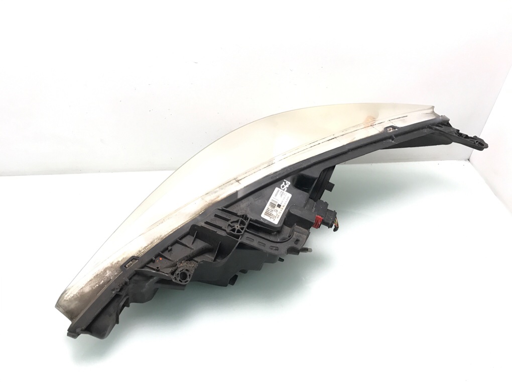 Фара правая бу для Peugeot 207  1.4 i,  2006 г.