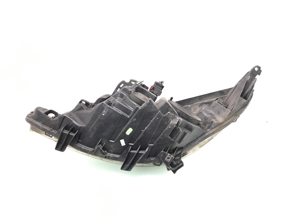 Фара правая бу для Peugeot 207  1.4 i,  2006 г.