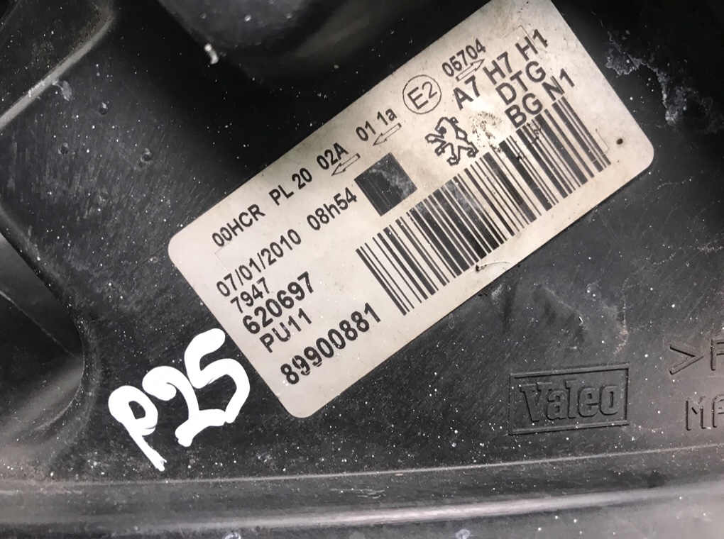 Фара правая бу для Peugeot 207  1.4 i,  2006 г.