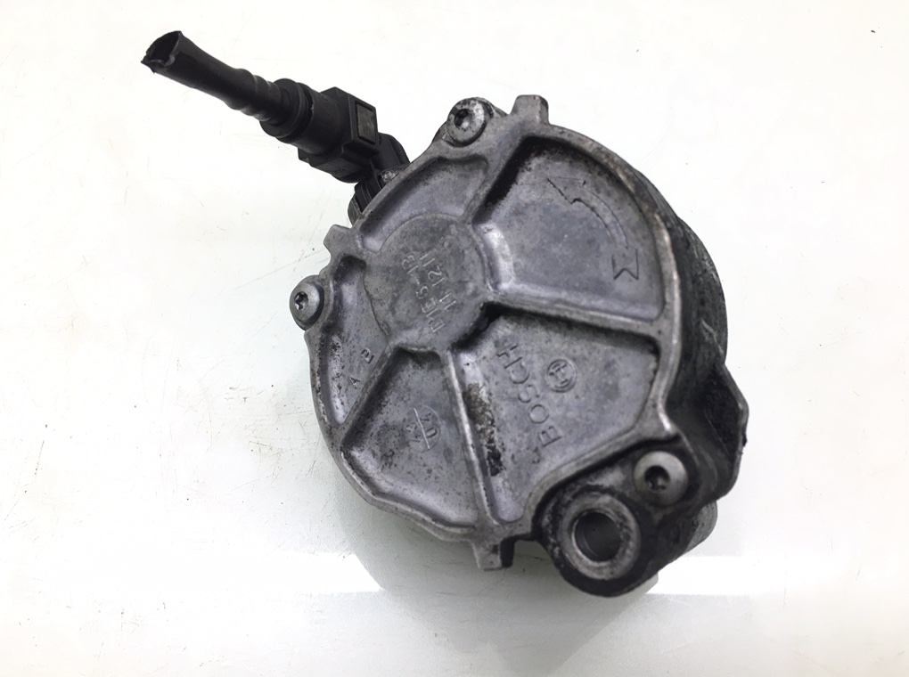 Насос вакуумный бу для Peugeot 3008  1.6 HDi,  2011 г.