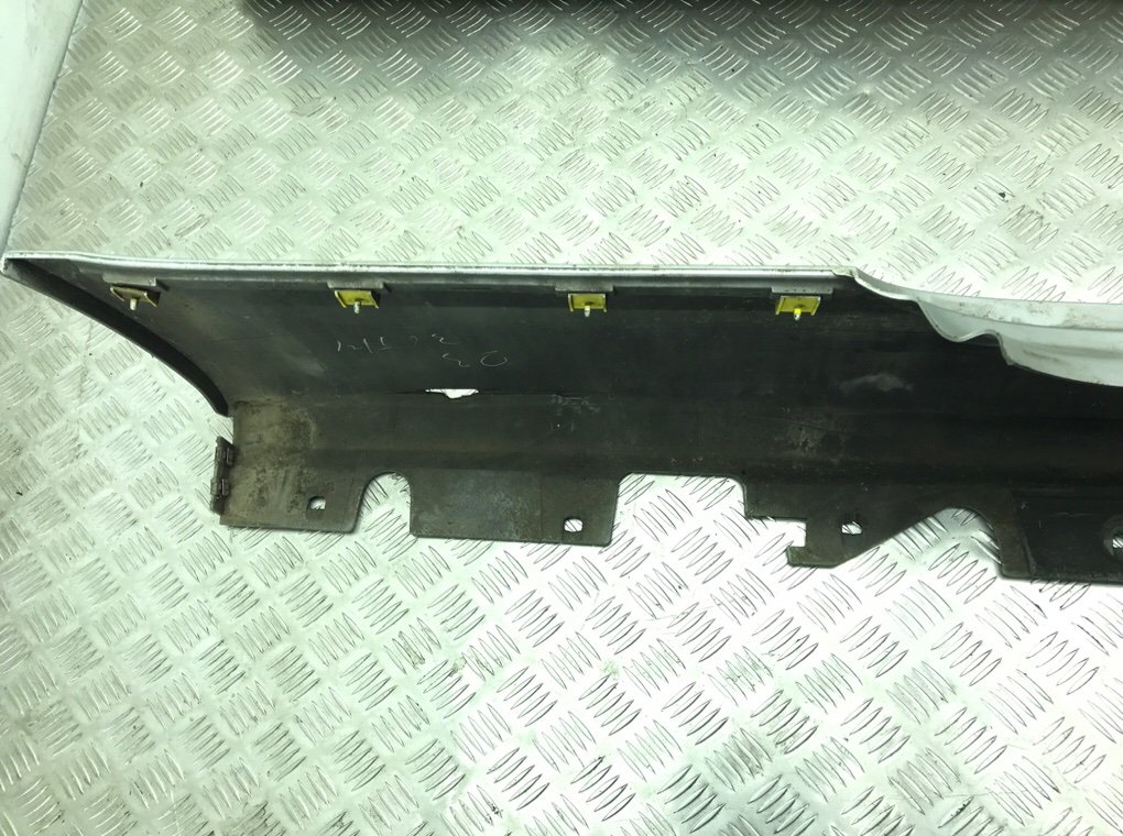 Накладка на порог бу для BMW 3 E90/E91/E92/E93 2.0 i, 2007 г. Накладка на порог бу для BMW 3 E90/E91/E92/E93 2.0 i, 2007 г.