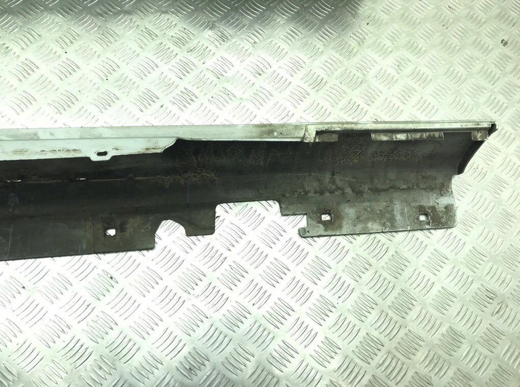 Накладка на порог бу для BMW 3 E90/E91/E92/E93 2.0 i, 2007 г. Накладка на порог бу для BMW 3 E90/E91/E92/E93 2.0 i, 2007 г.