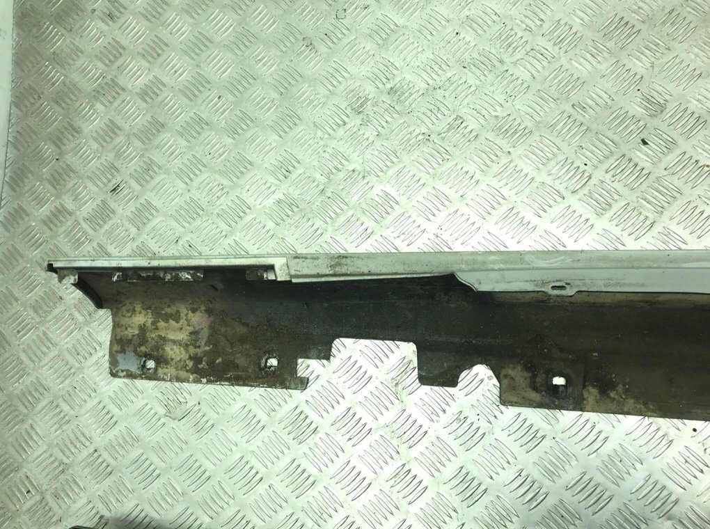 Накладка на порог бу для BMW 3 E90/E91/E92/E93 2.0 i, 2007 г. Накладка на порог бу для BMW 3 E90/E91/E92/E93 2.0 i, 2007 г.