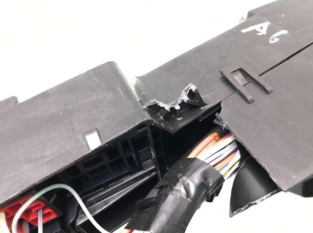 Блок предохранителей бу для Jaguar XF 2.7 TD, 2009 г. Блок предохранителей бу для Jaguar XF 2.7 TD, 2009 г.