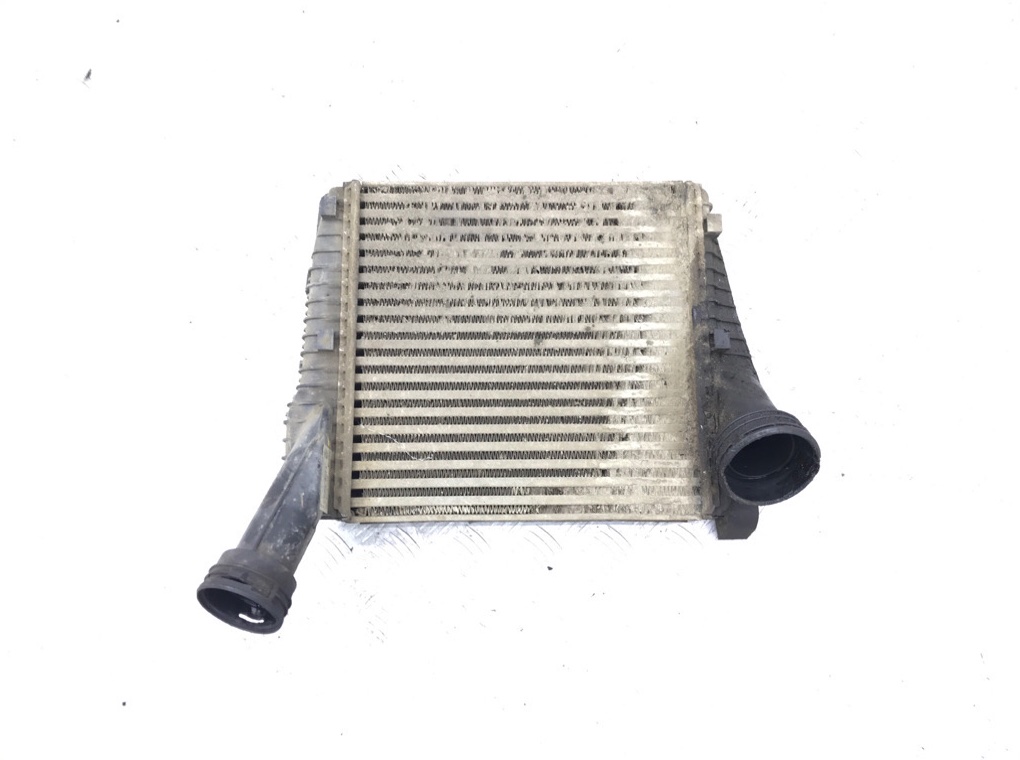 Интеркулер бу для Volkswagen Touareg 3.0 TDi, 2006 г. Интеркулер бу для Volkswagen Touareg 3.0 TDi, 2006 г.