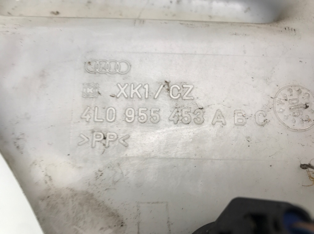 Бачок омывателя бу для Audi Q7 3.0 TDi, 2006 г. Бачок омывателя бу для Audi Q7 3.0 TDi, 2006 г.